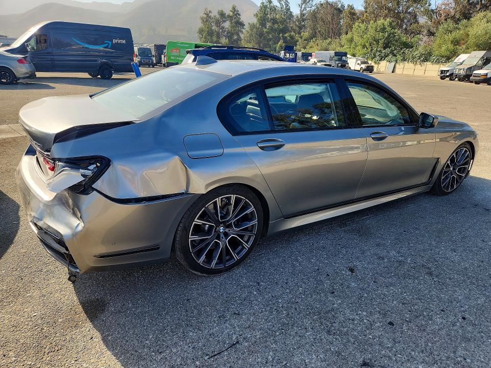 67105166 :رقم المزاد ، WBA7U2C01LBM62213 vin ، 2020 Bmw 750 مزاد بيع