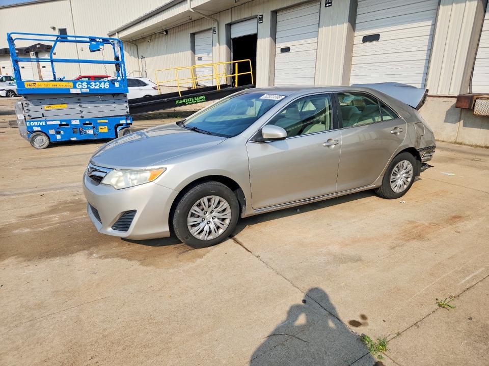 62823896 :رقم المزاد ، 4T1BF1FK6EU364456 vin ، 2014 Toyota Camry مزاد بيع