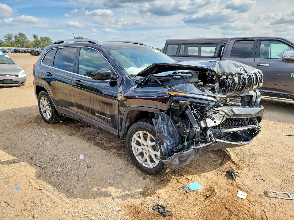 66120436 :رقم المزاد ، 1C4PJMCS3HW635920 vin ، 2017 Jeep Cherokee مزاد بيع