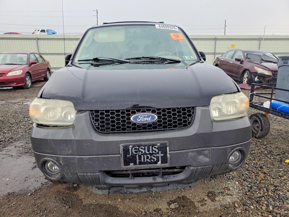 2005 Ford Escape მანქანა იყიდება აუქციონზე, vin: 1FMYU93165KA55785, აუქციონის ნომერი: 64699326