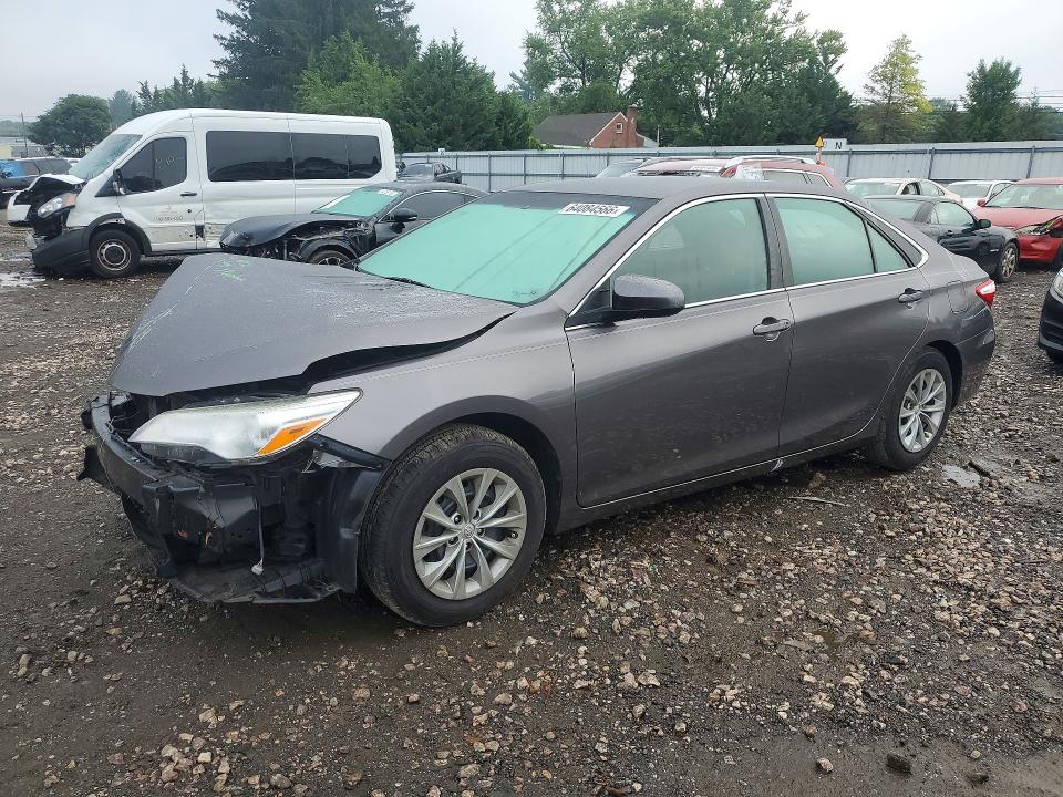 64084566 :رقم المزاد ، 4T1BF1FK3HU444849 vin ، 2017 Toyota Camry مزاد بيع
