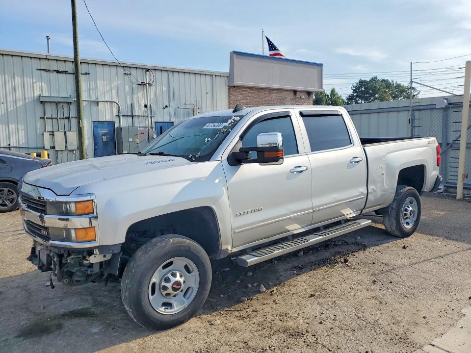 Auction sale of the 2015 Chevrolet Silverado, vin: 1GC1KWE82FF589607, lot number: 66734366