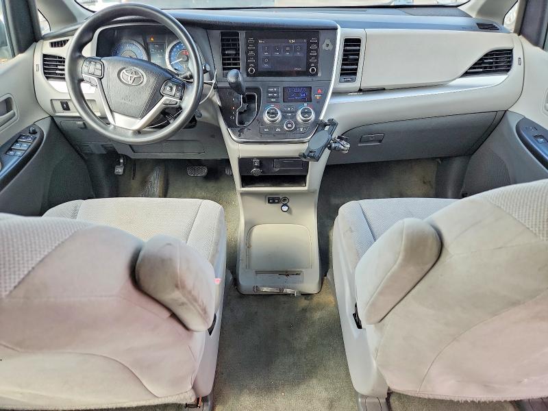 65208606 :رقم المزاد ، 5TDZZ3DC0JS959545 vin ، 2018 Toyota Sienna مزاد بيع