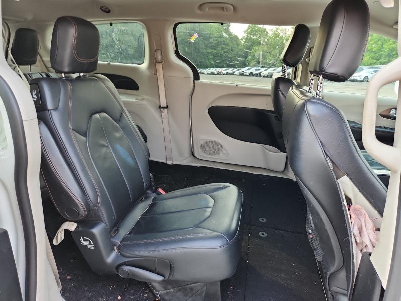 Auction sale of the 2017 Chrysler Pacifica, vin: 2C4RC1BG5HR756911, lot number: 63733326