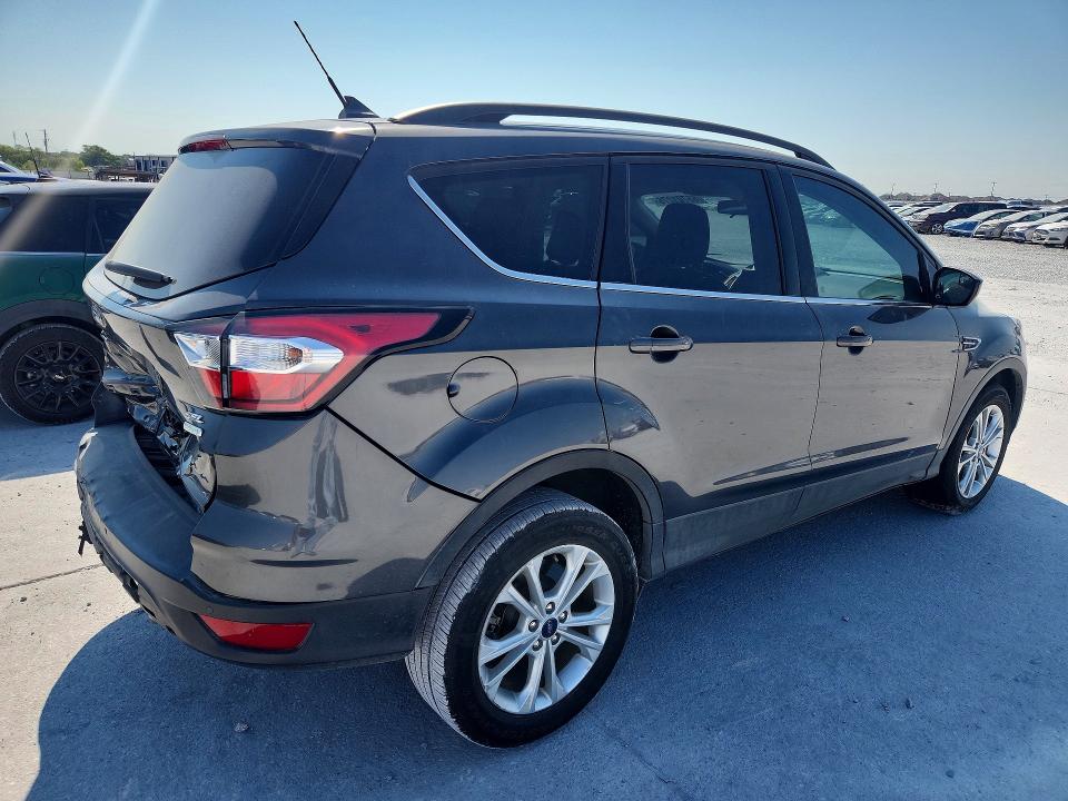 65701276 :رقم المزاد ، 1FMCU0HD6JUD36685 vin ، 2018 Ford Escape مزاد بيع