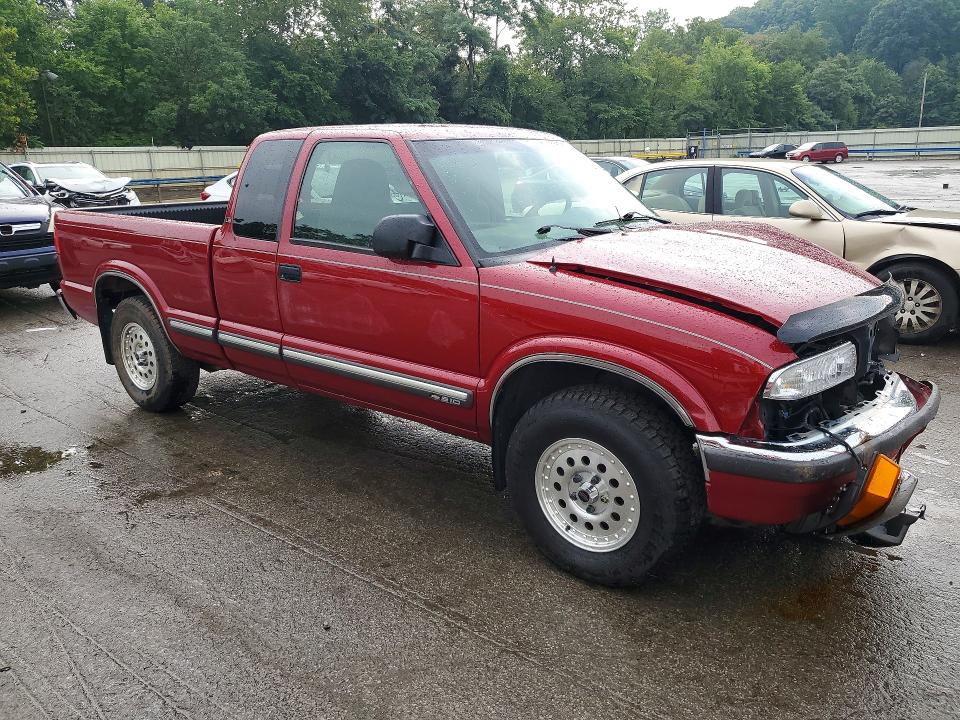 64196346 :رقم المزاد ، 1GCDT19W4Y8310915 vin ، 2000 Chevrolet S Truck مزاد بيع
