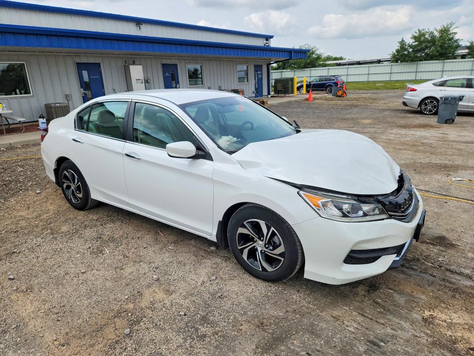 64386496 :رقم المزاد ، 1HGCR2F32HA012710 vin ، 2017 Honda Accord مزاد بيع