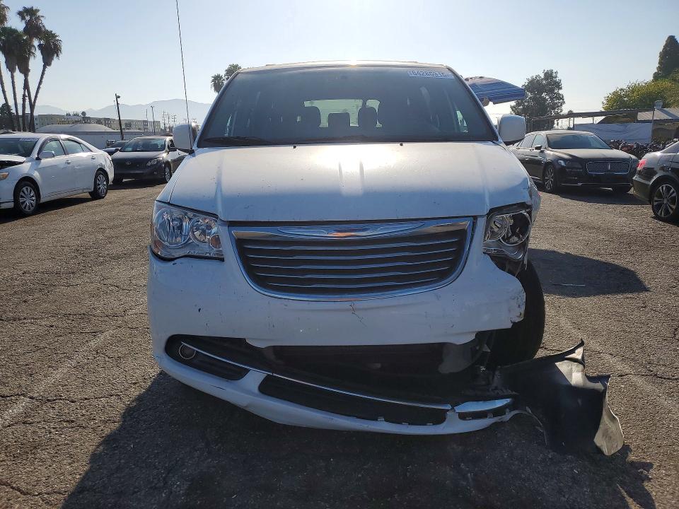 64286316 :رقم المزاد ، 2C4RC1BG7FR510245 vin ، 2015 Chrysler Town & Country مزاد بيع