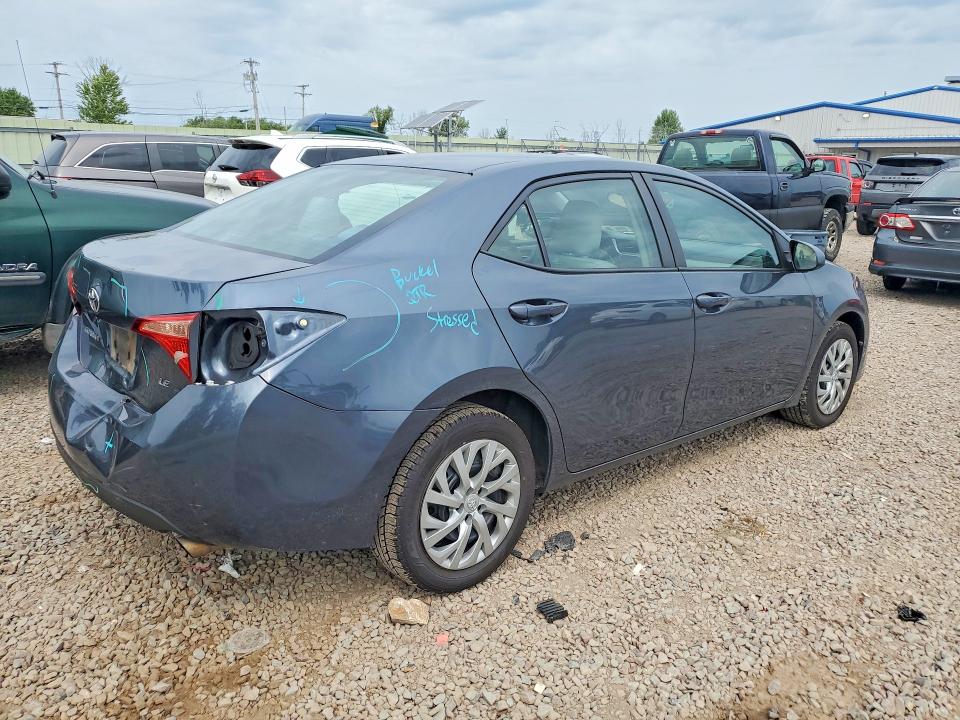 64249106 :رقم المزاد ، 2T1BURHE4JC087636 vin ، 2018 Toyota Corolla مزاد بيع
