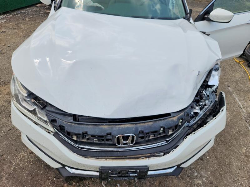 64386496 :رقم المزاد ، 1HGCR2F32HA012710 vin ، 2017 Honda Accord مزاد بيع