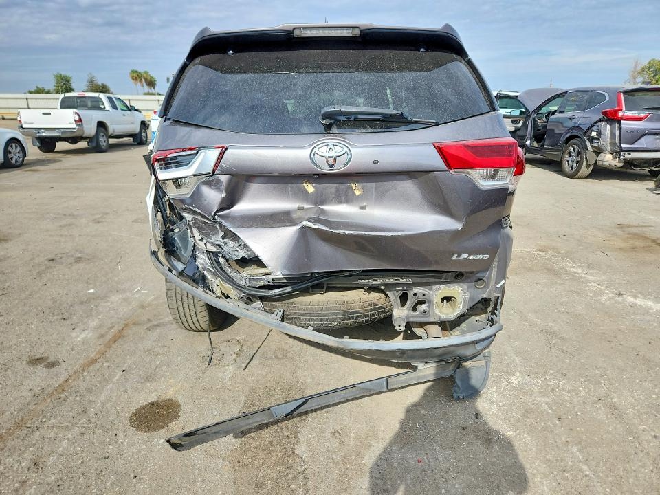 67106036 :رقم المزاد ، 5TDBZRFH0JS826815 vin ، 2018 Toyota Highlander مزاد بيع