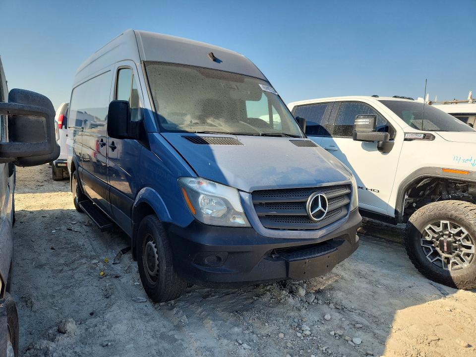 65988726 :رقم المزاد ، WD3PE7CD0JP643510 vin ، 2018 Mercedes-benz Sprinter مزاد بيع