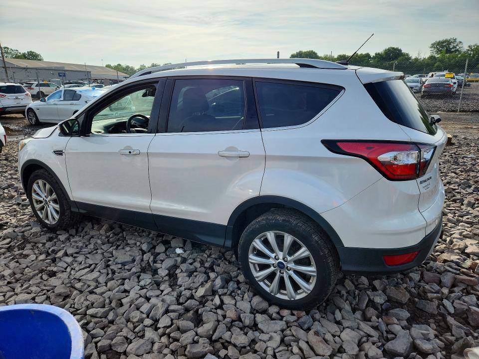 Продаж на аукціоні авто 2017 Ford Escape, vin: 1FMCU9J9XHUD03273, номер лоту: 62122916