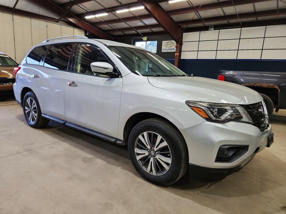 Продаж на аукціоні авто 2017 Nissan Pathfinder, vin: 5N1DR2MM1HC670100, номер лоту: 64742426
