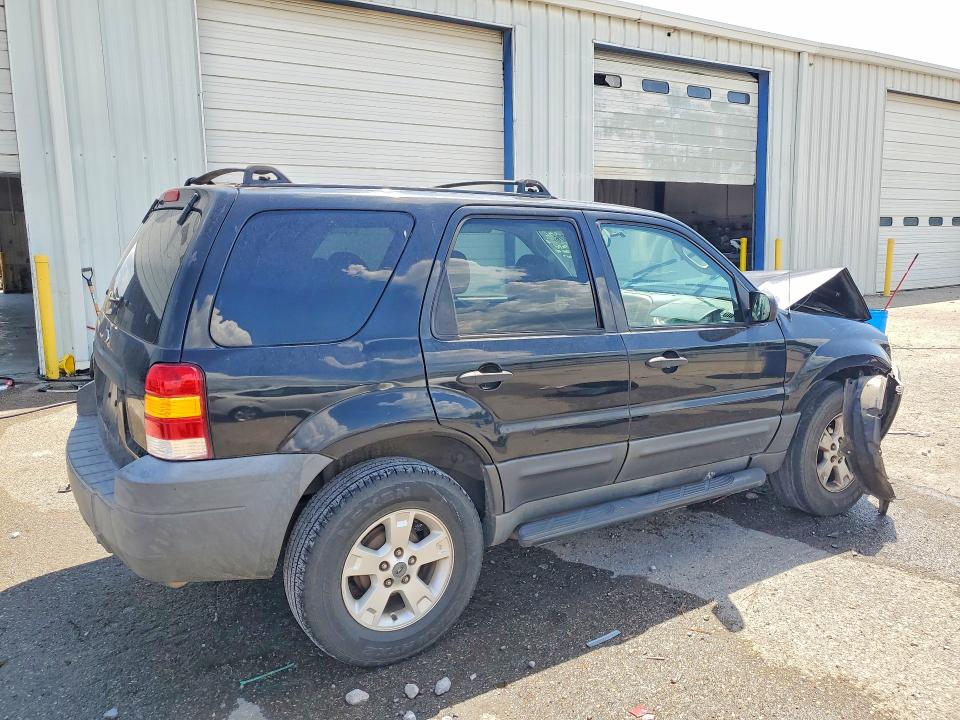 64400826 :رقم المزاد ، 1FMYU03115KA36007 vin ، 2005 Ford Escape مزاد بيع
