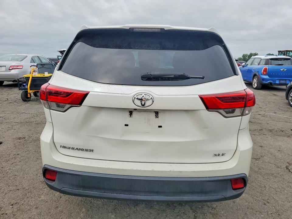 Продажа на аукционе авто 2017 Toyota Highlander, vin: 5TDZARFH1HS029795, номер лота: 63875846