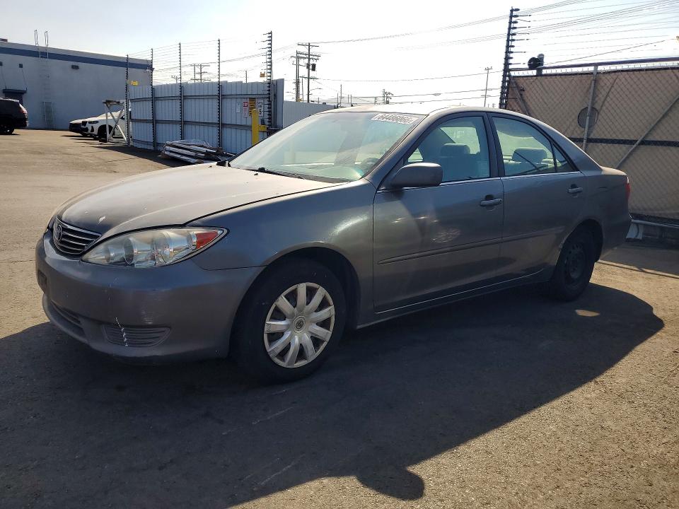 64486066 :رقم المزاد ، 4T1BE32K85U622545 vin ، 2005 Toyota Camry مزاد بيع