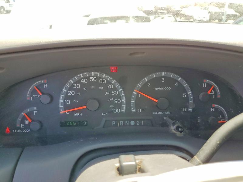 63605426 :رقم المزاد ، 1FMRU15W62LA99113 vin ، 2002 Ford Expedition مزاد بيع