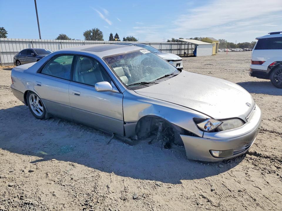 64142126 :رقم المزاد ، JT8BF28G615112941 vin ، 2001 Lexus Es مزاد بيع