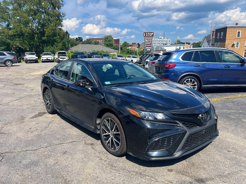 65359296 :رقم المزاد ، 4T1G11AKXMU589392 vin ، 2021 Toyota Camry مزاد بيع