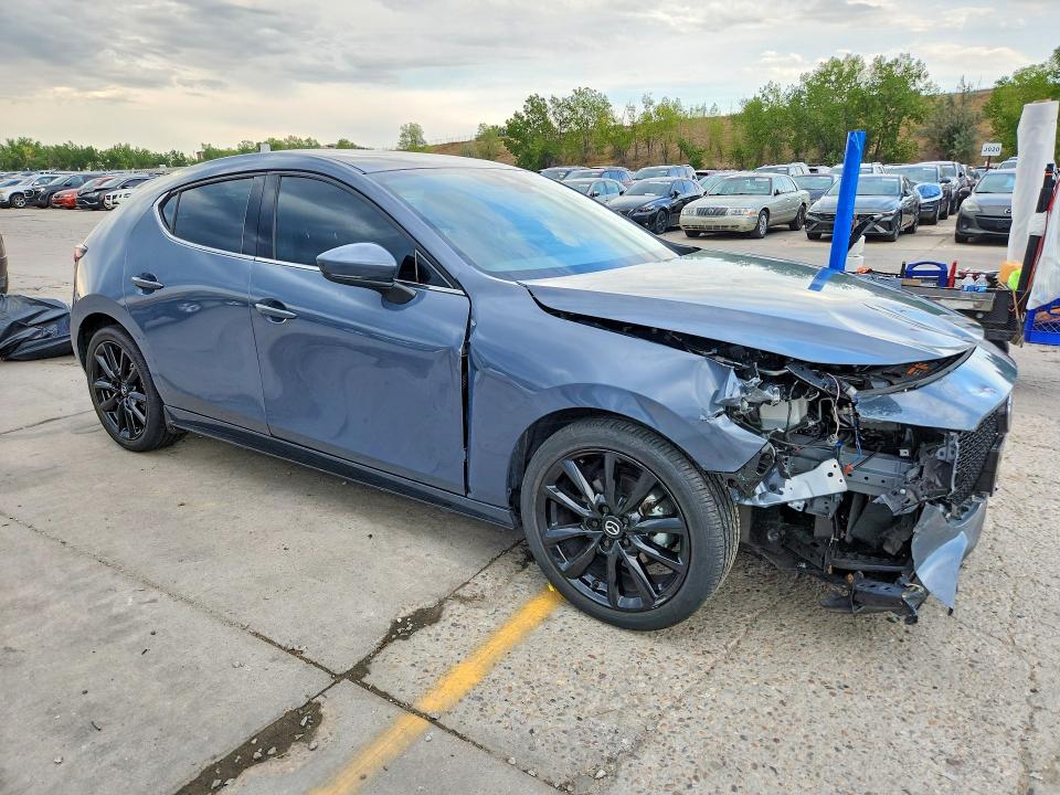 64617656 :رقم المزاد ، JM1BPAML7N1522284 vin ، 2022 Mazda 3 مزاد بيع