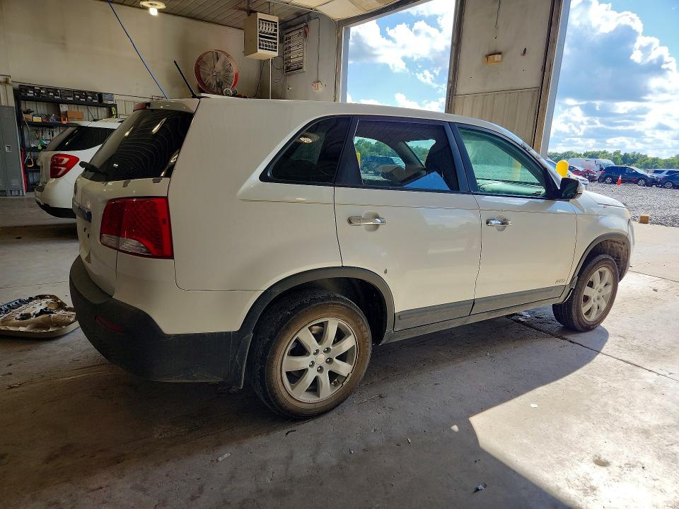 2011 Kia Sorento მანქანა იყიდება აუქციონზე, vin: 5XYKTCA13BG062434, აუქციონის ნომერი: 65545666