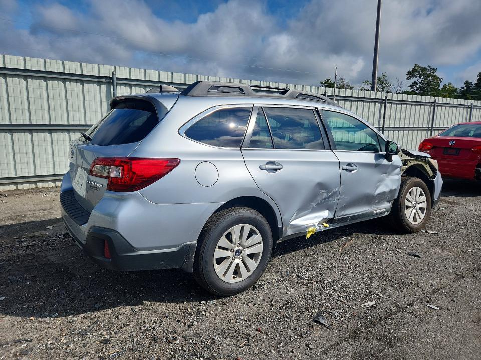 64590536 :رقم المزاد ، 4S4BSAHC9J3393953 vin ، 2018 Subaru Outback مزاد بيع
