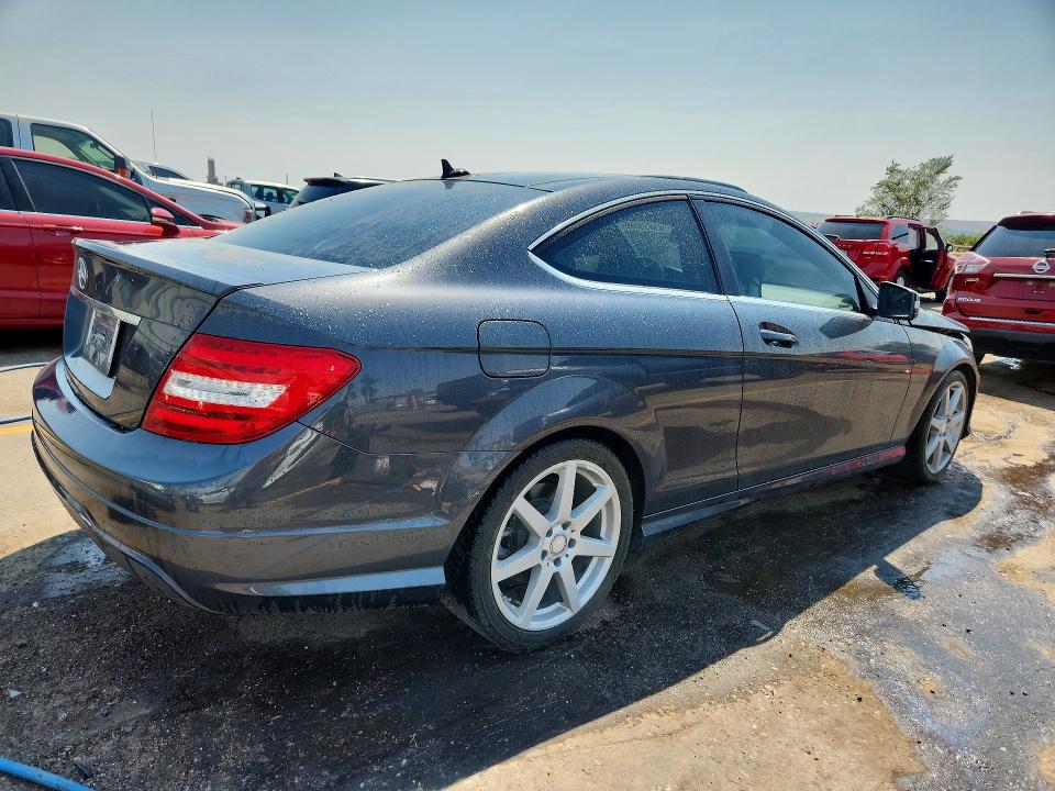 Продажа на аукционе авто 2013 Mercedes-benz C, vin: WDDGJ4HB8DG068722, номер лота: 63854096