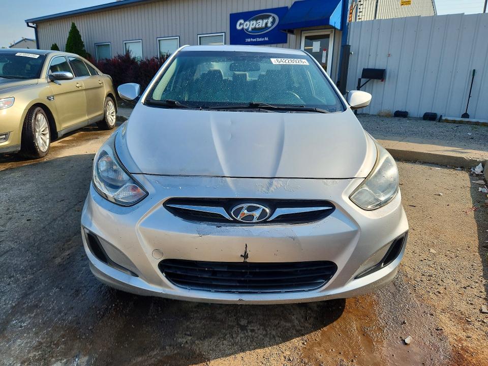2013 Hyundai Accent მანქანა იყიდება აუქციონზე, vin: KMHCT4AE7DU556208, აუქციონის ნომერი: 64228926
