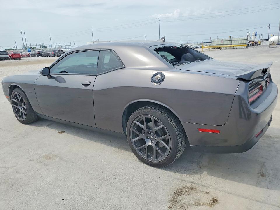 64137866 :رقم المزاد ، 2C3CDZBT4JH116722 vin ، 2018 Dodge Challenger مزاد بيع