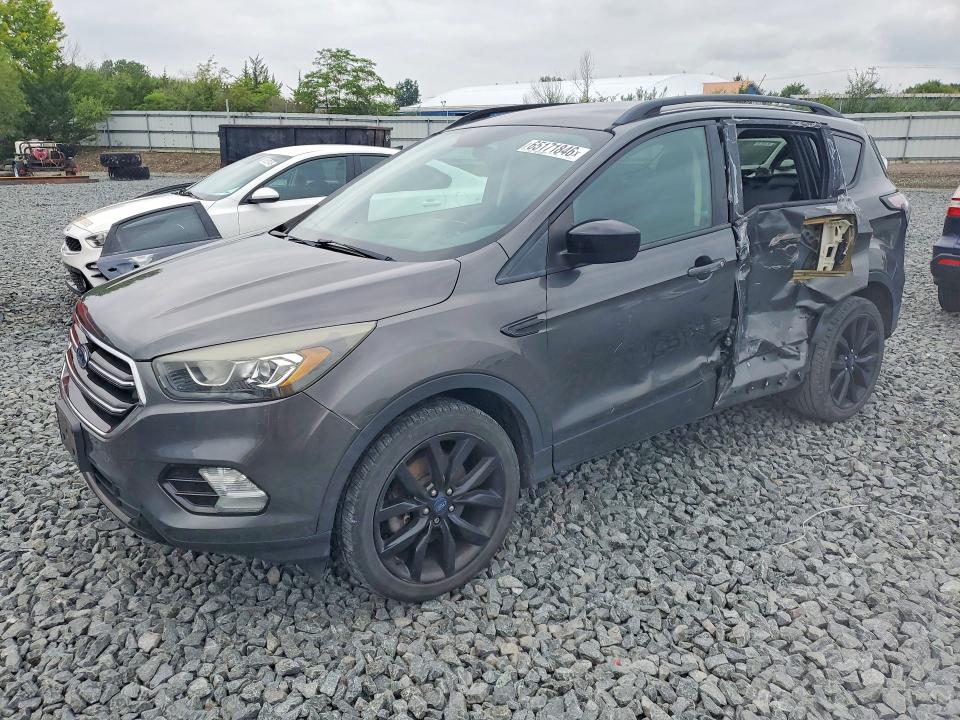 65171846 :رقم المزاد ، 1FMCU0G97HUE32039 vin ، 2017 Ford Escape مزاد بيع