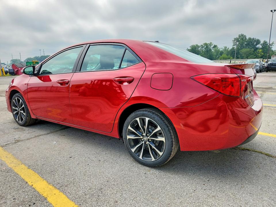 64224296 :رقم المزاد ، 2T1BURHE9HC750516 vin ، 2017 Toyota Corolla مزاد بيع