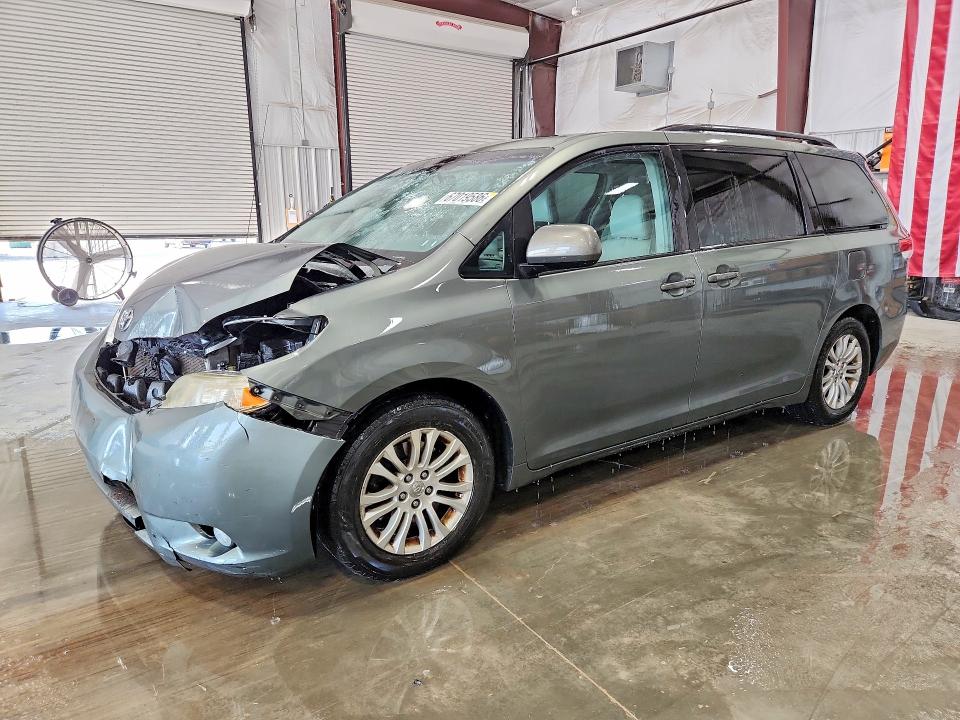 2014 Toyota Sienna მანქანა იყიდება აუქციონზე, vin: 5TDYK3DCXES486307, აუქციონის ნომერი: 67019586