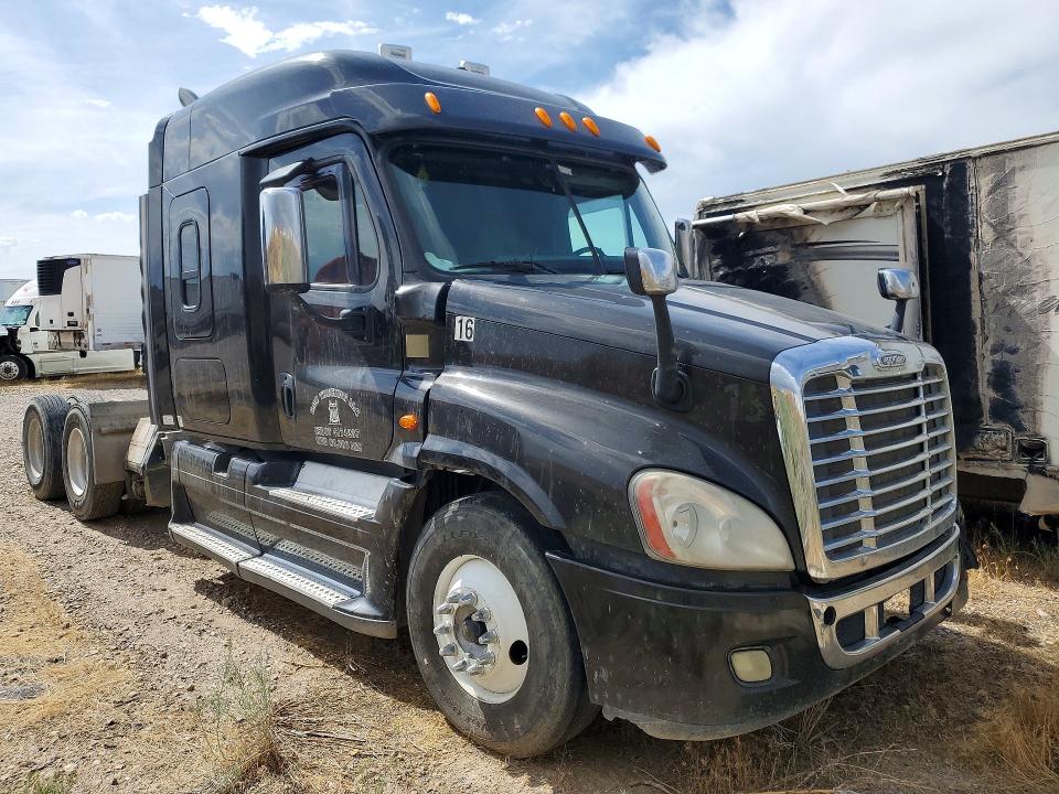 2014 Freightliner Cascadia 125 მანქანა იყიდება აუქციონზე, vin: 3AKJGLD66ESFP4558, აუქციონის ნომერი: 66267026