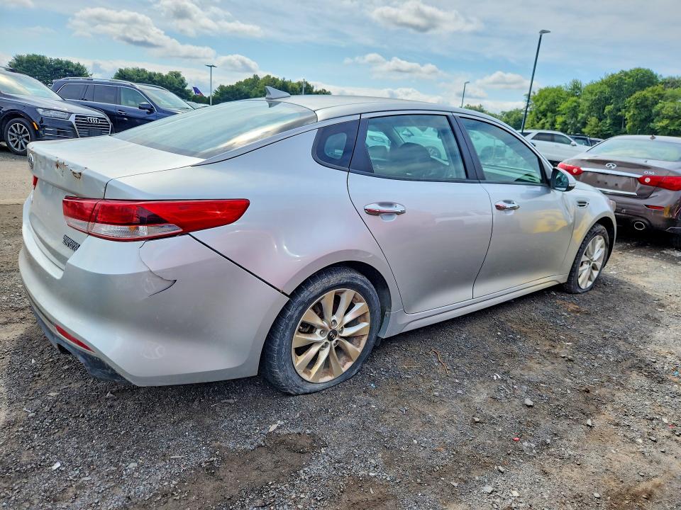 65151786 :رقم المزاد ، 5XXGT4L33HG160886 vin ، 2017 Kia Optima مزاد بيع