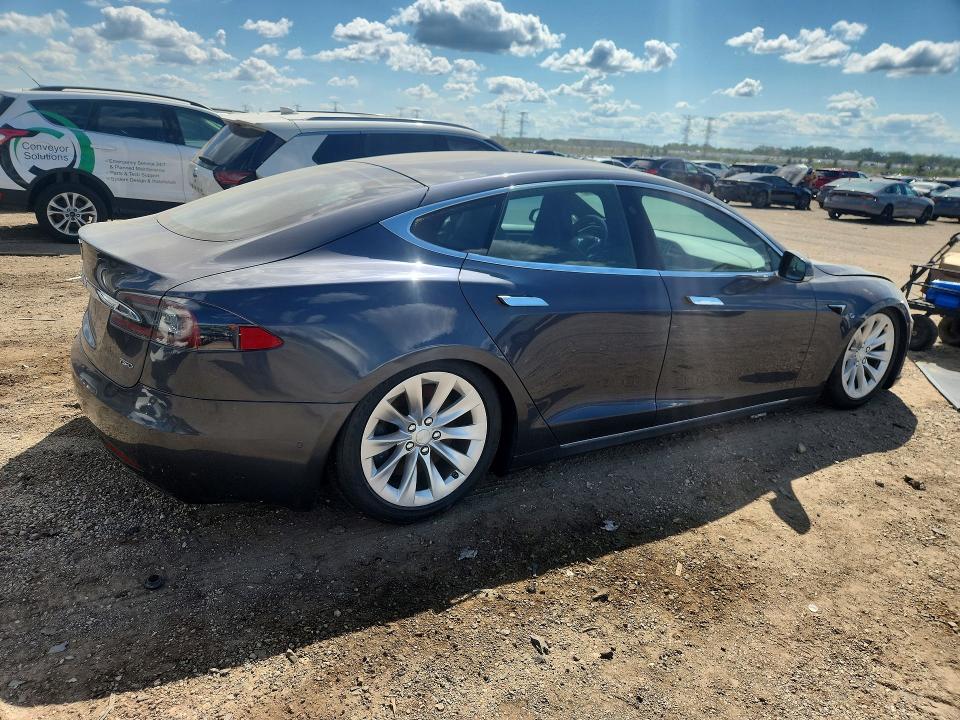 65385656 :رقم المزاد ، 5YJSA1E28HF222255 vin ، 2017 Tesla Model S مزاد بيع