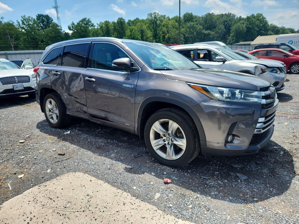 65228606 :رقم المزاد ، 5TDDGRFH3JS039209 vin ، 2018 Toyota Highlander Hybrid مزاد بيع