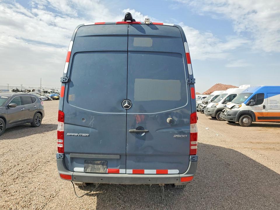63610236 :رقم المزاد ، WD3PE7CD7JP632035 vin ، 2018 Mercedes-benz Sprinter مزاد بيع