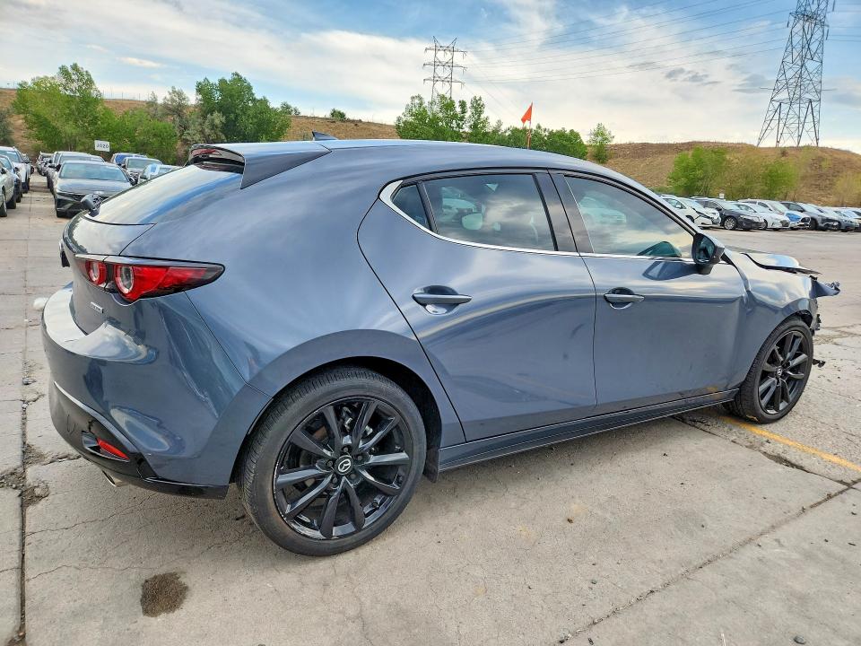 64617656 :رقم المزاد ، JM1BPAML7N1522284 vin ، 2022 Mazda 3 مزاد بيع