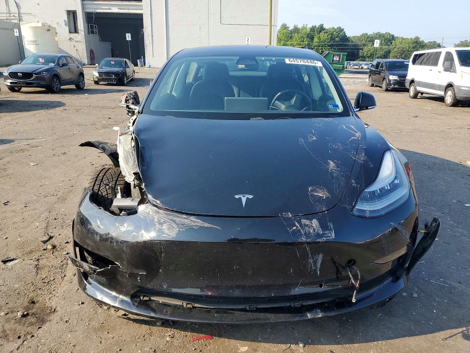 64570446 :رقم المزاد ، 5YJ3E1EB8JF182354 vin ، 2018 Tesla Model 3 مزاد بيع