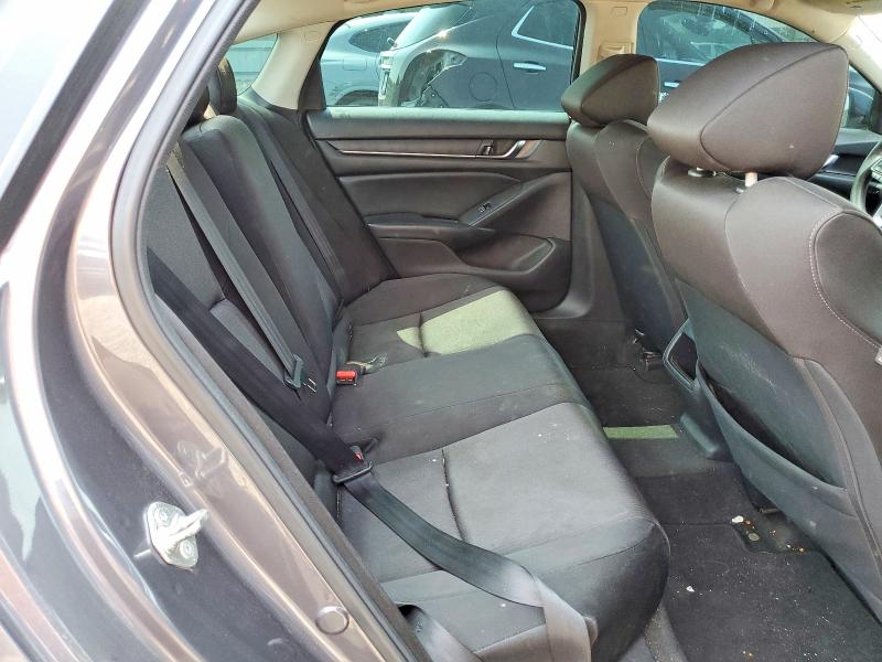 62648736 :رقم المزاد ، 1HGCV1F10JA064895 vin ، 2018 Honda Accord مزاد بيع