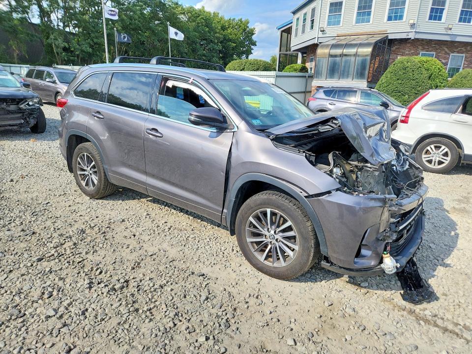 2018 Toyota Highlander მანქანა იყიდება აუქციონზე, vin: 5TDJZRFH6JS554170, აუქციონის ნომერი: 67002096