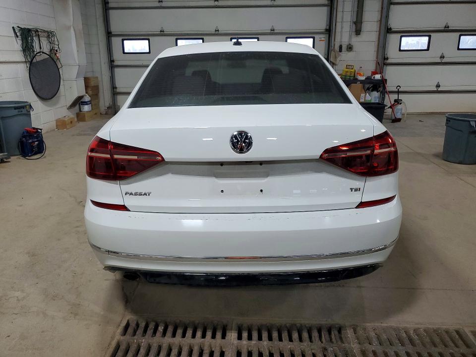 65161586 :رقم المزاد ، 1VWAA7A39JC028363 vin ، 2018 Volkswagen Passat مزاد بيع