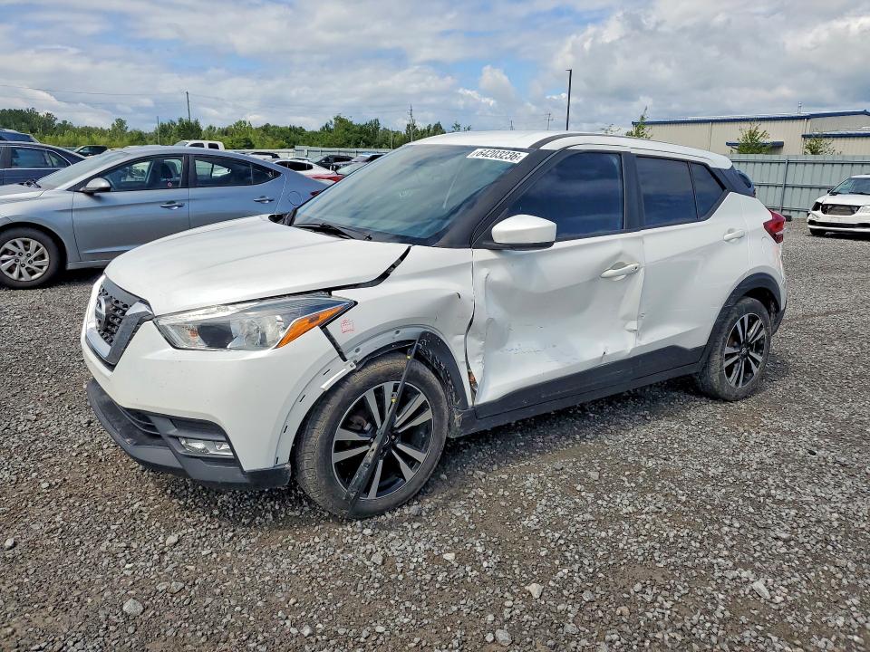 64203236 :رقم المزاد ، 3N1CP5CU3JL519877 vin ، 2018 Nissan Kicks مزاد بيع