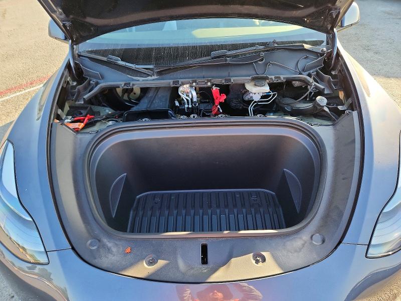63693896 :رقم المزاد ، 7SAYGDEE6PF911250 vin ، 2023 Tesla Model Y مزاد بيع