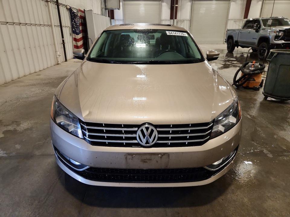 Продажа на аукционе авто 2015 Volkswagen Passat, vin: 1VWCS7A32FC075229, номер лота: 64141176