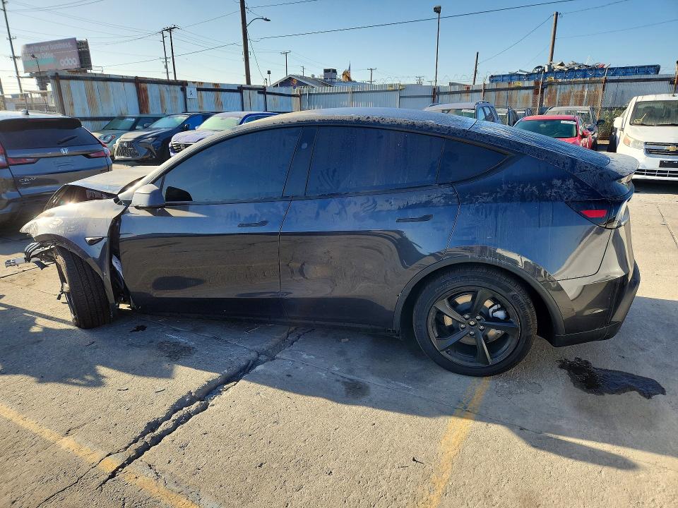 2026 Tesla Model Y მანქანა იყიდება აუქციონზე, vin: 7SAYGDED0TF386011, აუქციონის ნომერი: 64251326