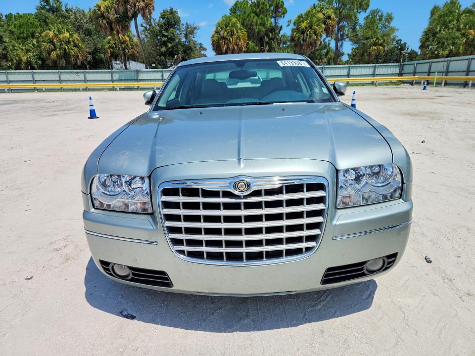 64139086 :رقم المزاد ، 2C3AA53G25H505195 vin ، 2005 Chrysler 300 مزاد بيع
