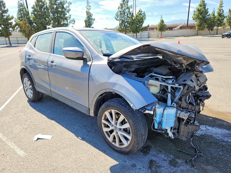 65533226 :رقم المزاد ، JN1BJ1CWXLW367052 vin ، 2020 Nissan Rogue Sport مزاد بيع