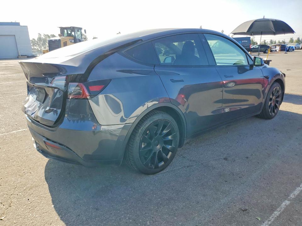 64674826 :رقم المزاد ، 5YJYGAEE8MF180229 vin ، 2021 Tesla Model Y مزاد بيع